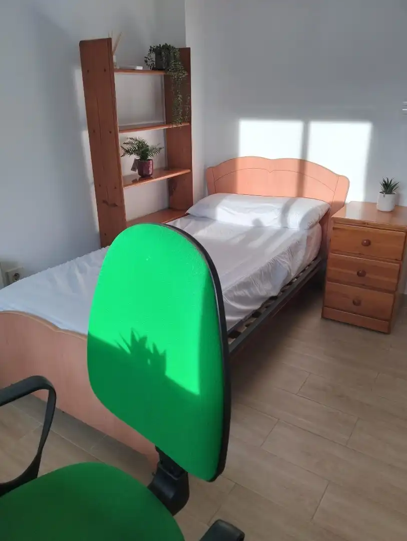 Room in Avenida de Cadiz, 8, Barrio de Zaidín