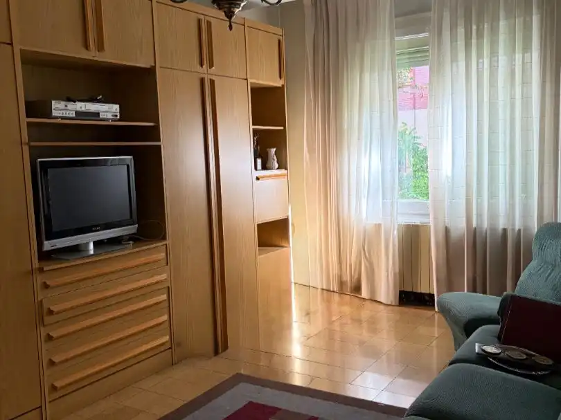 Piso en venta en Calle de José Moncasi, 24, Ruiseñores Sala de estar de Piso en venta en Zaragoza