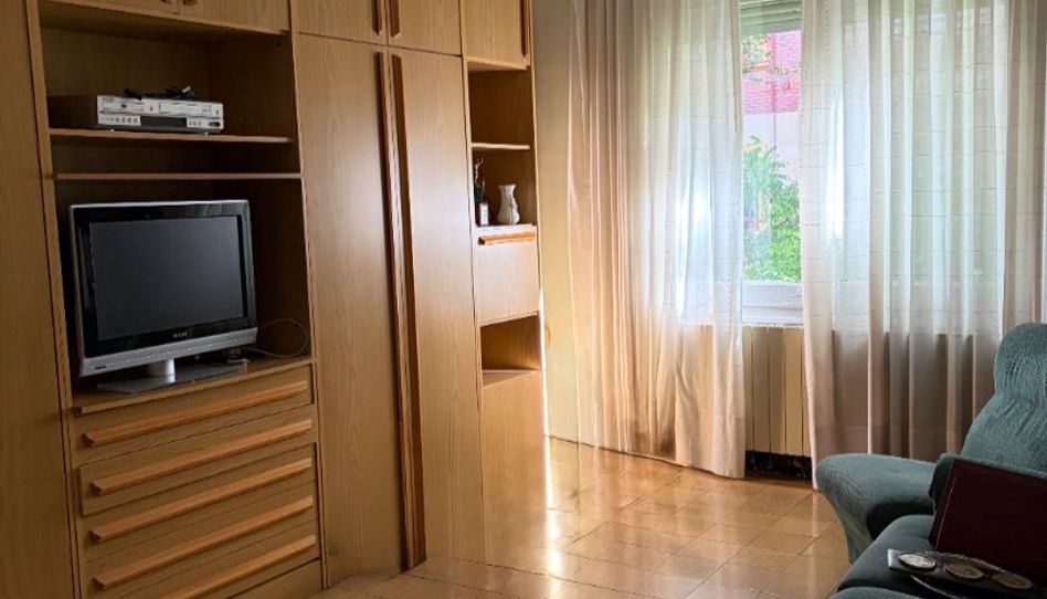 Piso en venta en Calle de José Moncasi, 24, Ruiseñores, Zaragoza Capital - imagen 1 Foto 1 de Piso en venta en Calle de José Moncasi, 24, Ruiseñores, Zaragoza Capital