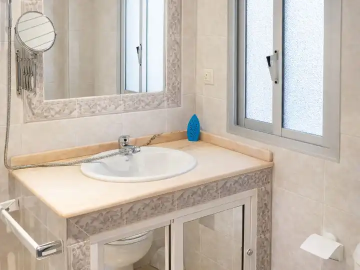 Piso de alquiler en Avenida de Cervantes, 18, Nuevo Cáceres Baño de Piso de alquiler en Cáceres con Aire acondicionado, Calefacción y Parquet