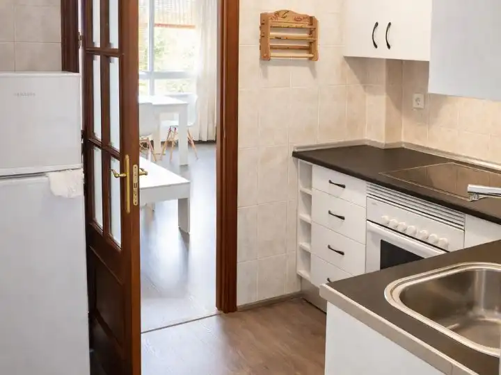 Piso de alquiler en Avenida de Cervantes, 18, Nuevo Cáceres Cocina de Piso de alquiler en Cáceres con Aire acondicionado, Calefacción y Parquet