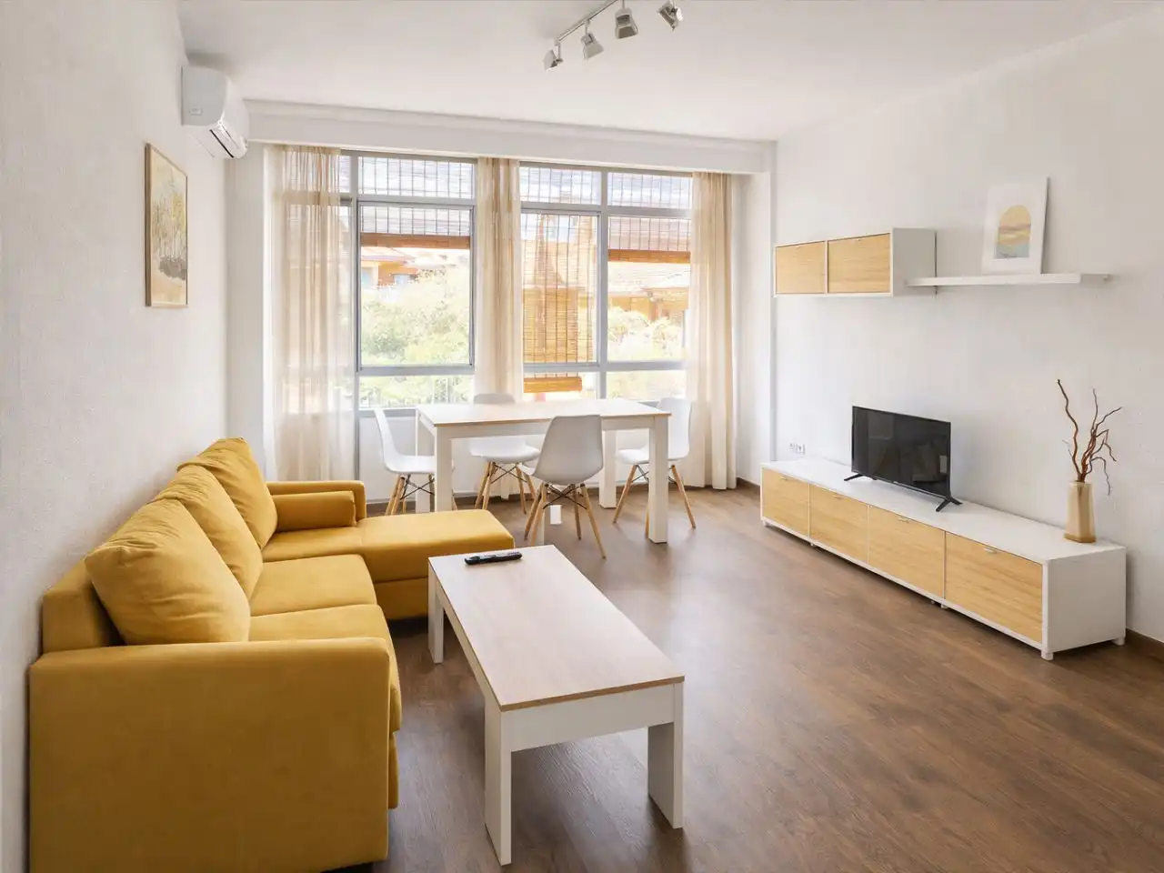 Piso de alquiler en Avenida de Cervantes, 18, Nuevo Cáceres Sala de estar de Piso de alquiler en Cáceres con Aire acondicionado, Calefacción y Parquet