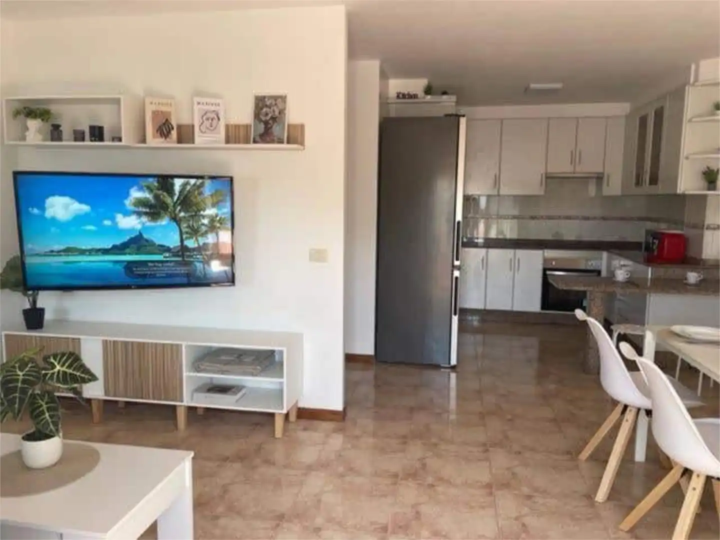 Ático de alquiler en Coiro Sala de estar de Ático de alquiler en Cangas con Calefacción, Terraza y Trastero