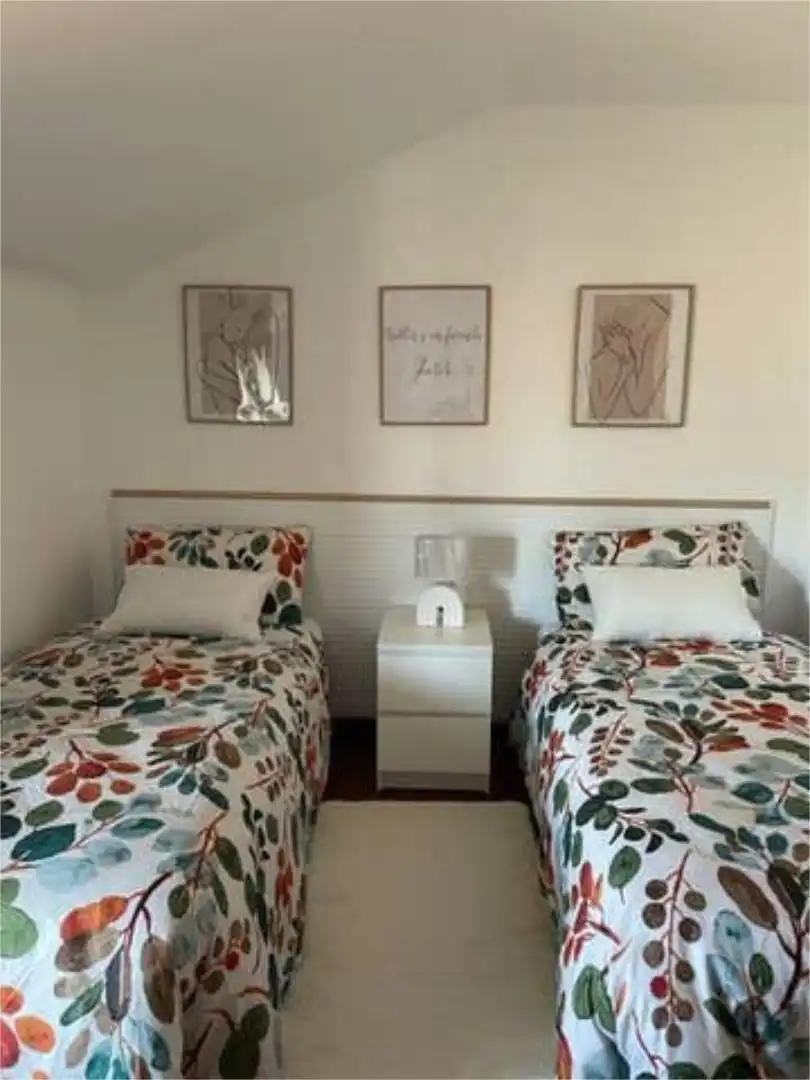Ático de alquiler en Coiro Habitación de Ático de alquiler en Cangas con Calefacción, Terraza y Trastero