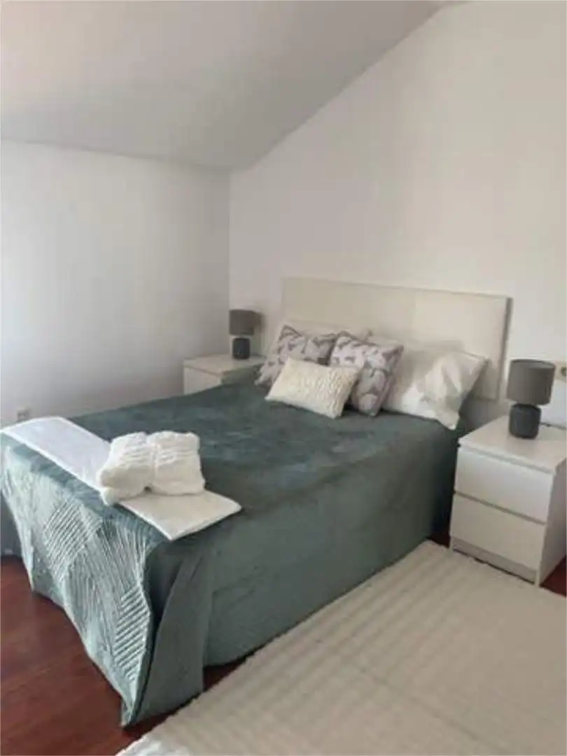 Ático de alquiler en Coiro Habitación de Ático de alquiler en Cangas con Calefacción, Terraza y Trastero