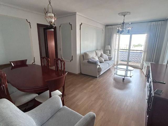 Piso en Venta en Calle Albertillas, 7 en Los Guindos - Parque Mediterráneo - Santa Paula