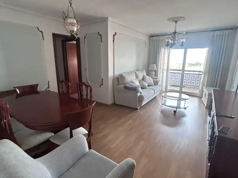 Piso en venta en Calle Albertillas, 7, Los Guindos - Parque Mediterráneo - Santa Paula Sala de estar de Piso en venta en Málaga Capital con Terraza