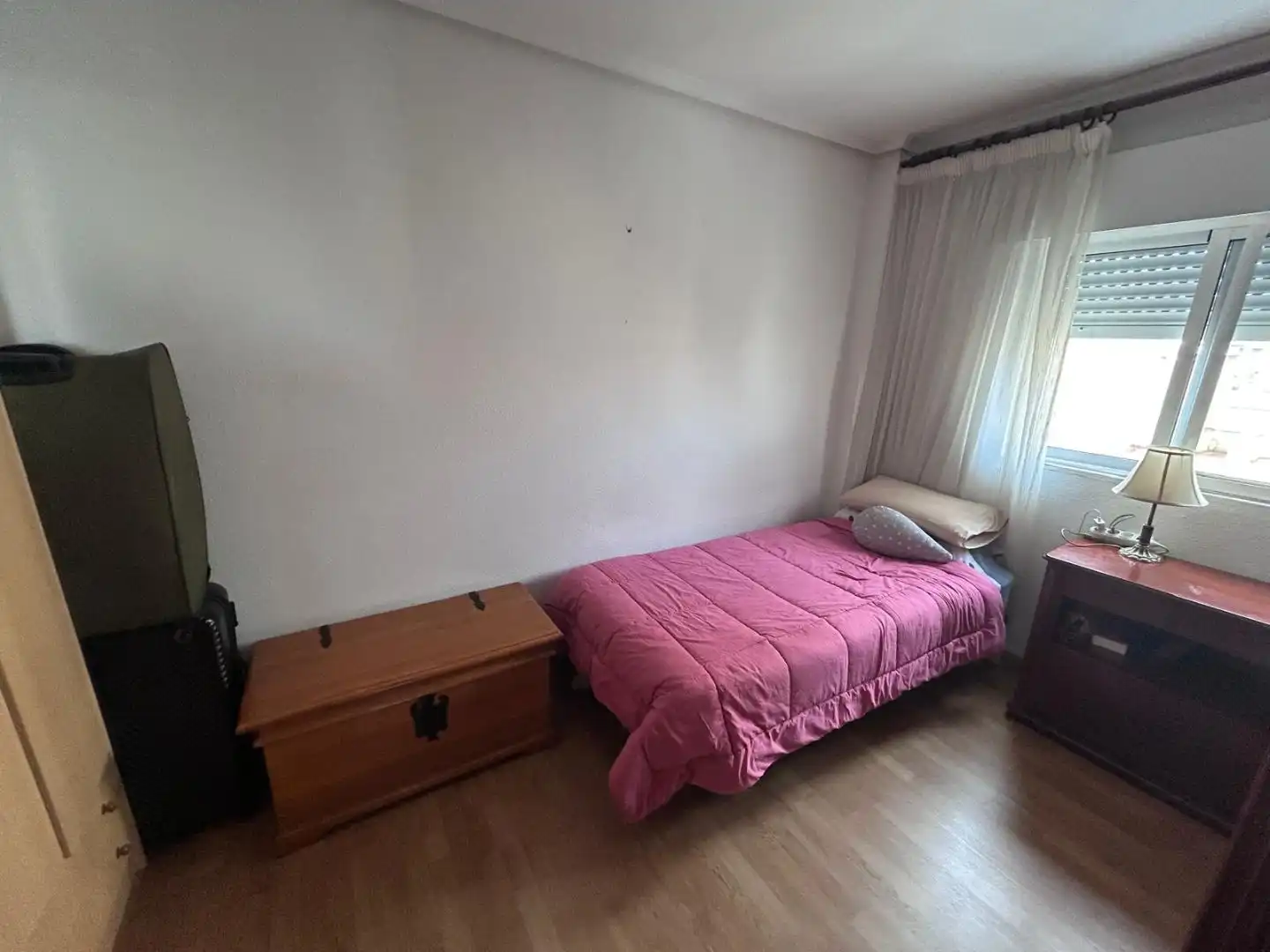 Piso en venta en Calle Albertillas, 7, Los Guindos - Parque Mediterráneo - Santa Paula Habitación de Piso en venta en Málaga Capital con Terraza