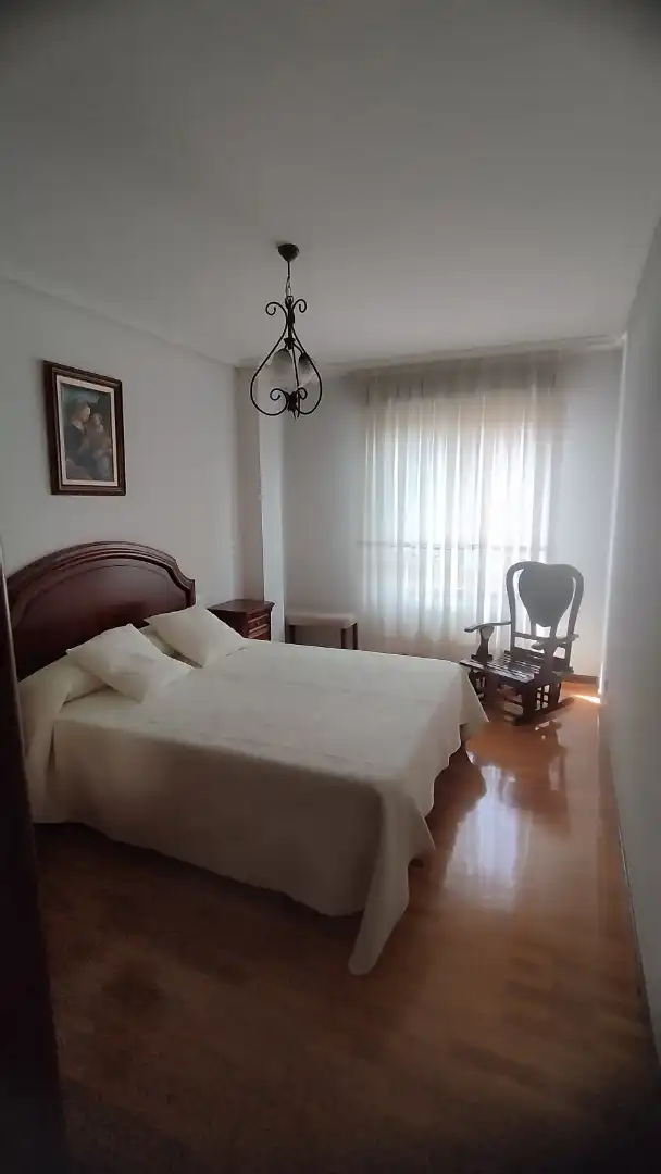 Pis en venda a Calle Juan II, 2, San Adrián Dormitori de Pis en venda en Logroño amb Calefacció, Parquet i Moblat