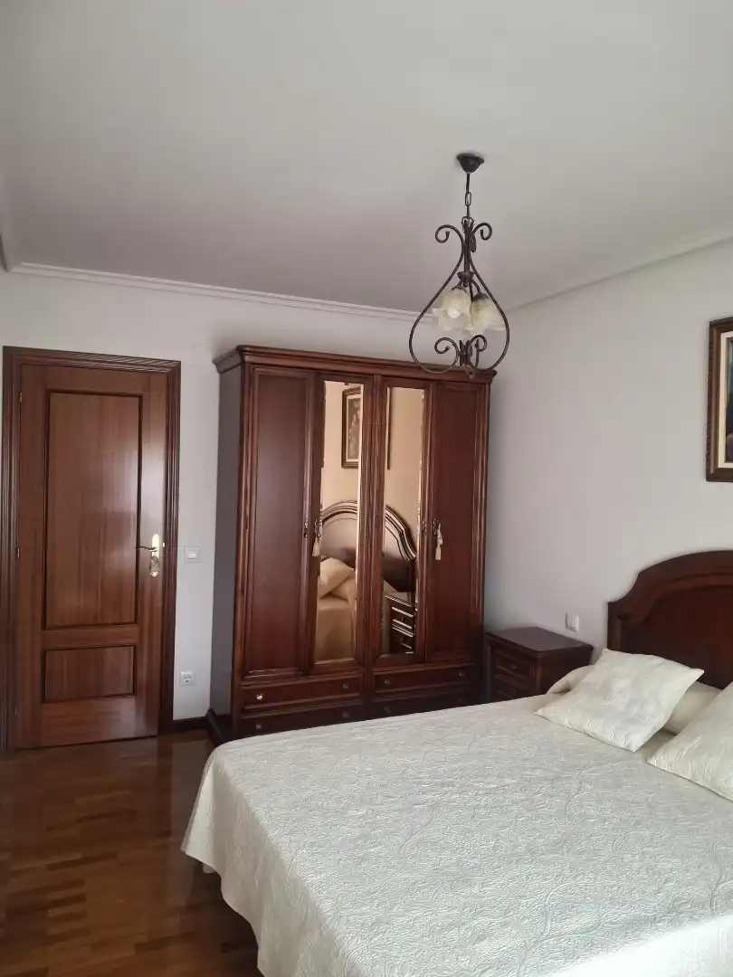 Pis en venda a Calle Juan II, 2, San Adrián Dormitori de Pis en venda en Logroño amb Calefacció, Parquet i Moblat