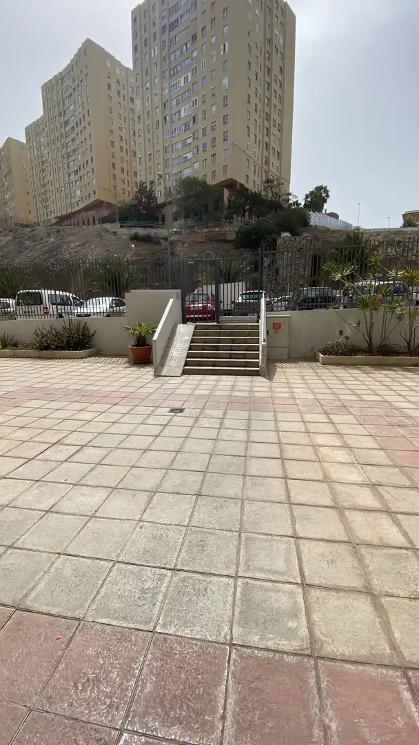 Aparcament de Pis de lloguer en Las Palmas de Gran Canaria amb Terrassa, Moblat i Aparcament comunitari