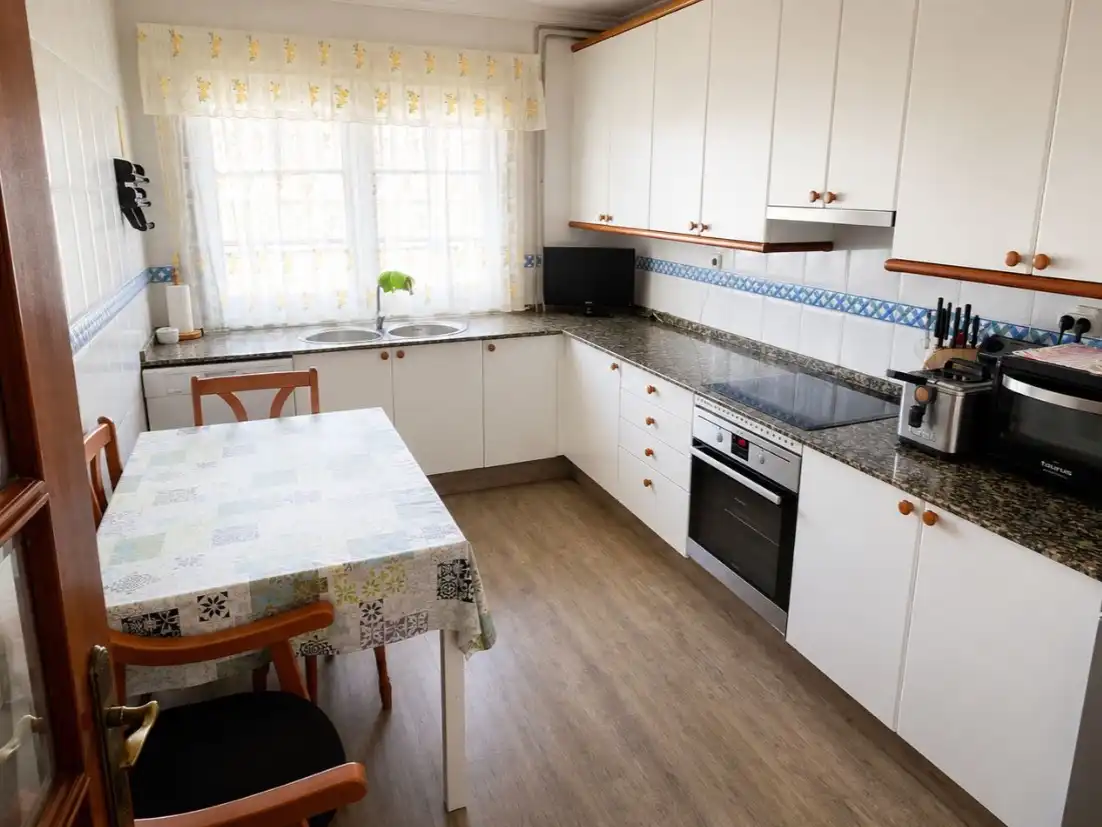 Wohnung zum Verkauf in Rúa Instituto, 4, Cedeira Küche von Wohnung zum Verkauf in Cedeira mit Terrasse