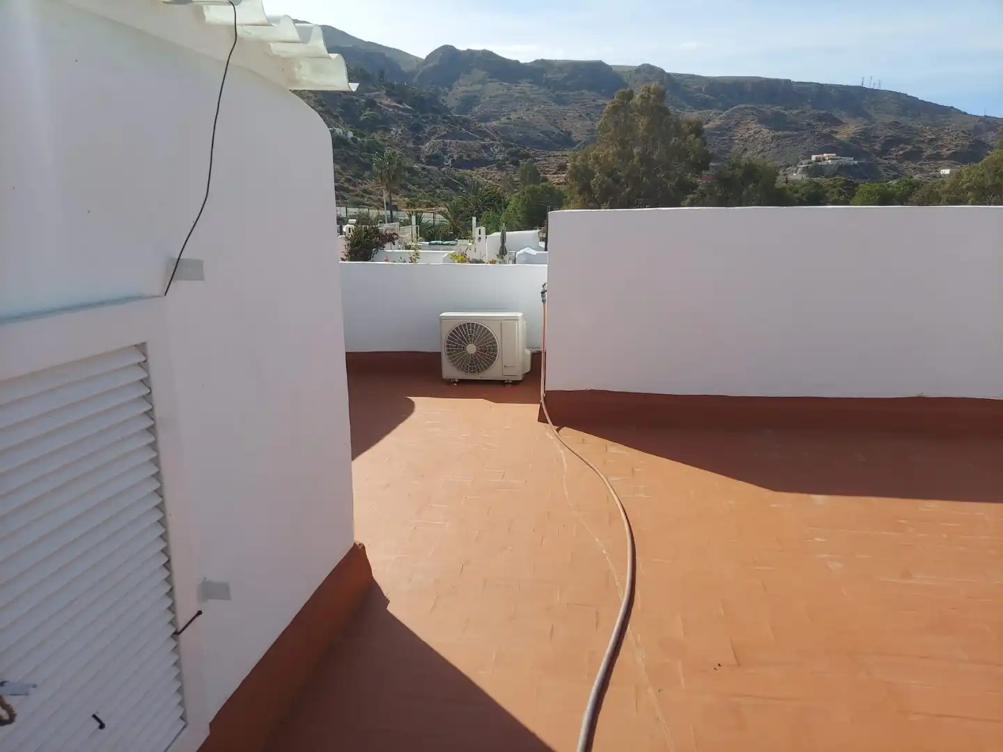 Einfamilien-Reihenhaus zum Verkauf in Calle Picasso, 52, Mojácar Terrasse von Einfamilien-Reihenhaus zum Verkauf in Mojácar mit Klimaanlage, Terrasse und Balkon