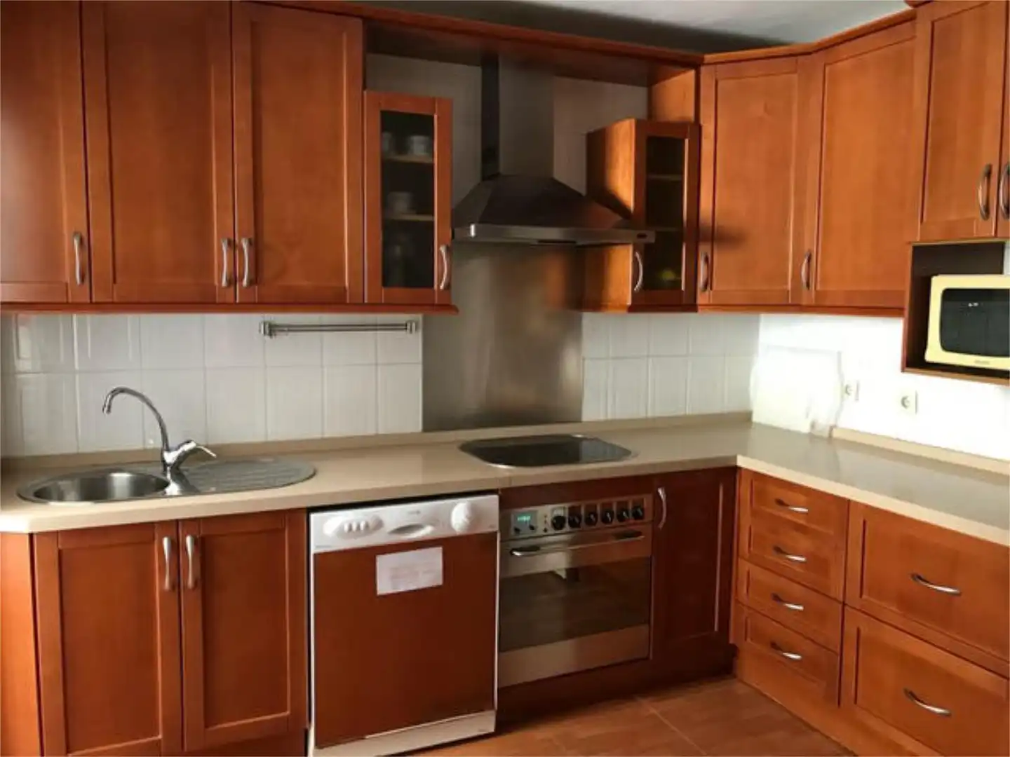 Piso de alquiler en Cortijo Alto Cocina de Piso de alquiler en Málaga con Terraza y Amueblado