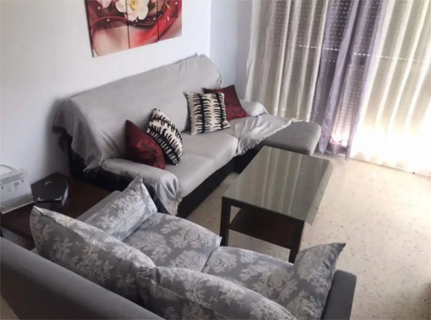 Piso de alquiler en Cortijo Alto Sala de estar de Piso de alquiler en Málaga con Terraza y Amueblado