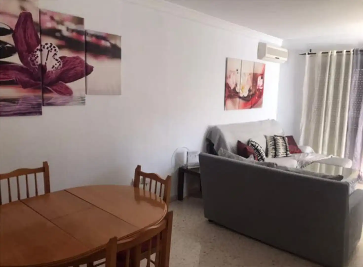 Piso de alquiler en Cortijo Alto Comedor de Piso de alquiler en Málaga con Terraza y Amueblado