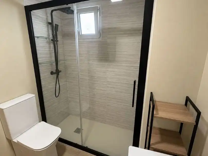 Habitación en Calle Vergara, 23, San Ildefonso - Catedral Baño de Piso para compartir en Jaén con Aire acondicionado, Calefacción y Parquet