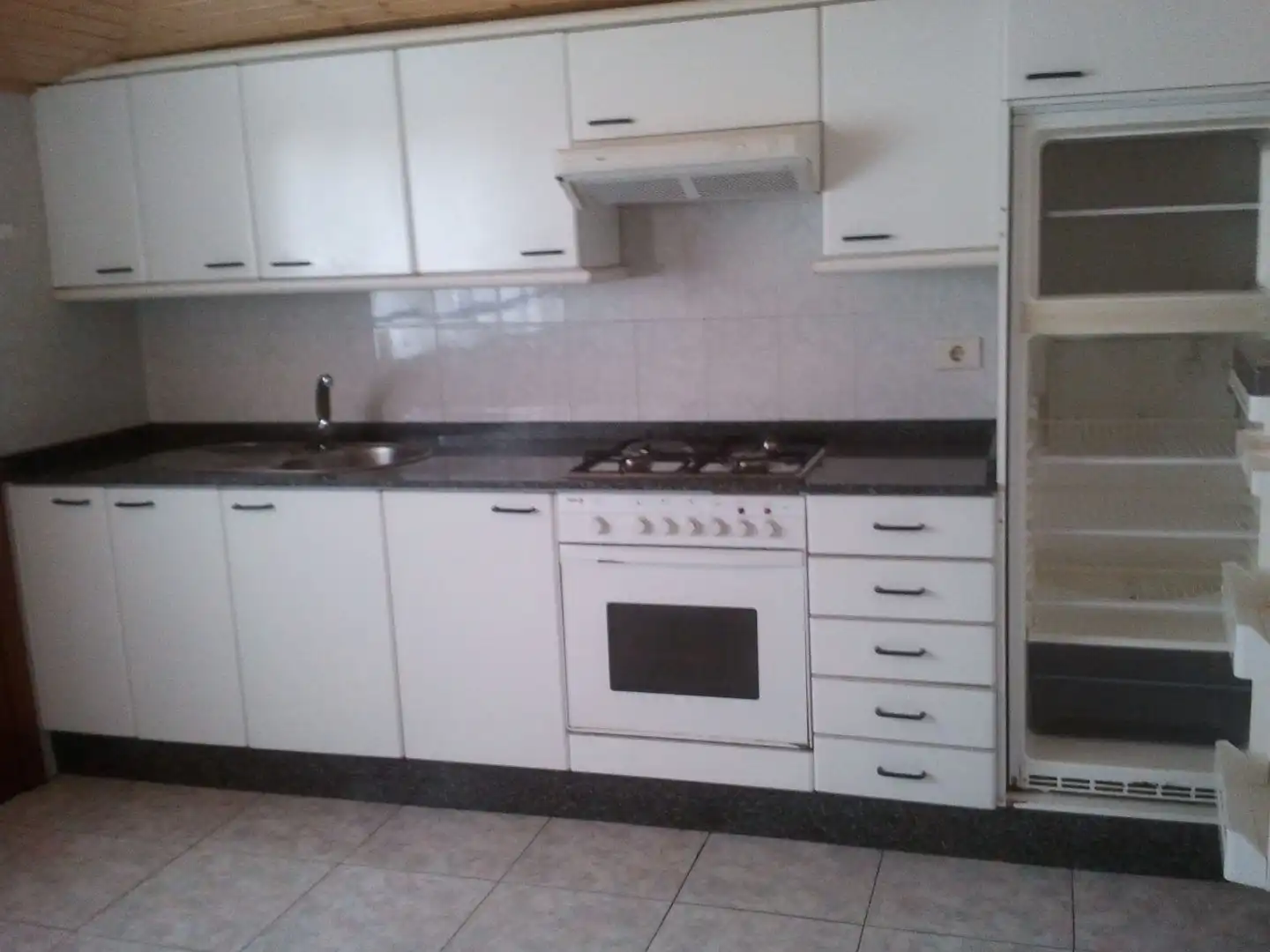 Cocina de Ático de alquiler en Redondela con Calefacción, Terraza y Amueblado