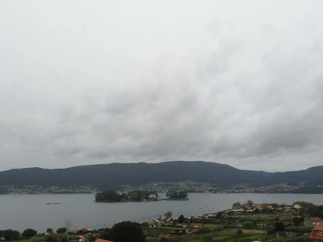 Vista exterior de Ático de alquiler en Redondela con Calefacción, Terraza y Amueblado