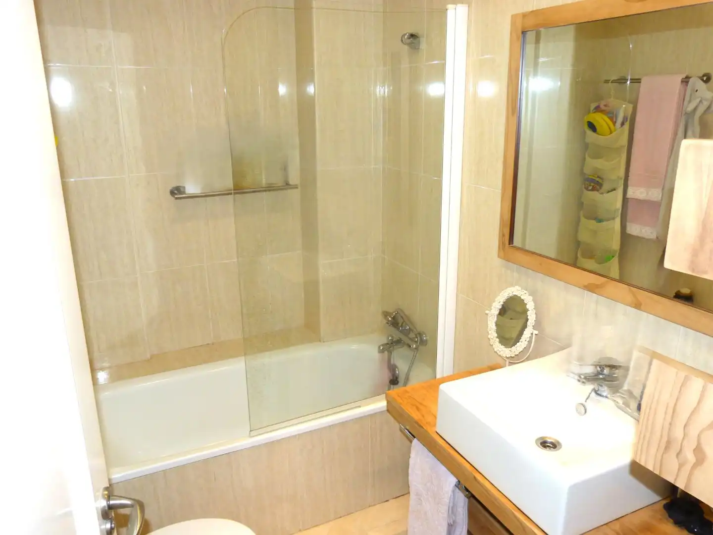 Badezimmer von Wohnung zum Verkauf in Piélagos mit Heizung, Privatgarten und Parkett