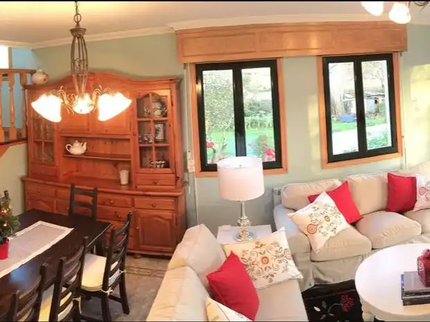 Casa o chalet en venta en Rúa Muíños, 72, Coruxo - Oia - Saiáns Sala de estar de Casa o chalet en venta en Vigo con Calefacción, Jardín privado y Parquet