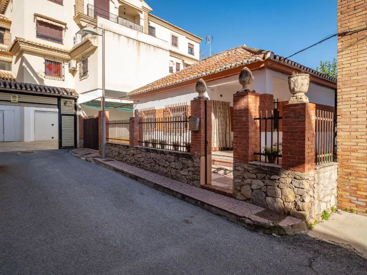 Casa o chalet en venta en Calle Maestro Don Pedro Fernández, 24, Huétor Vega Vista exterior de Casa o chalet en venta en Huétor Vega con Aire acondicionado y Terraza