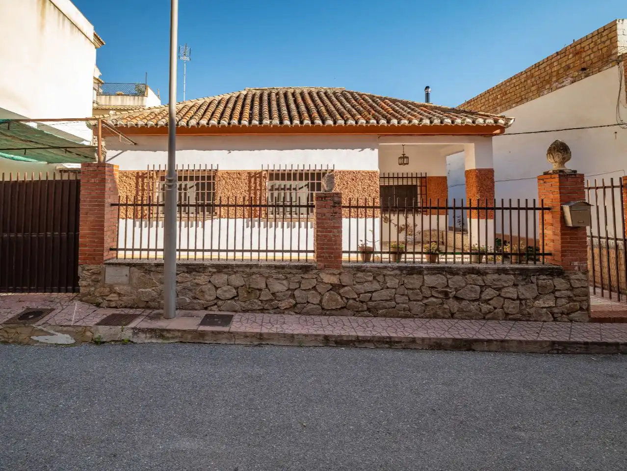 Casa o chalet en venta en Calle Maestro Don Pedro Fernández, 24, Huétor Vega Vista exterior de Casa o chalet en venta en Huétor Vega con Aire acondicionado y Terraza