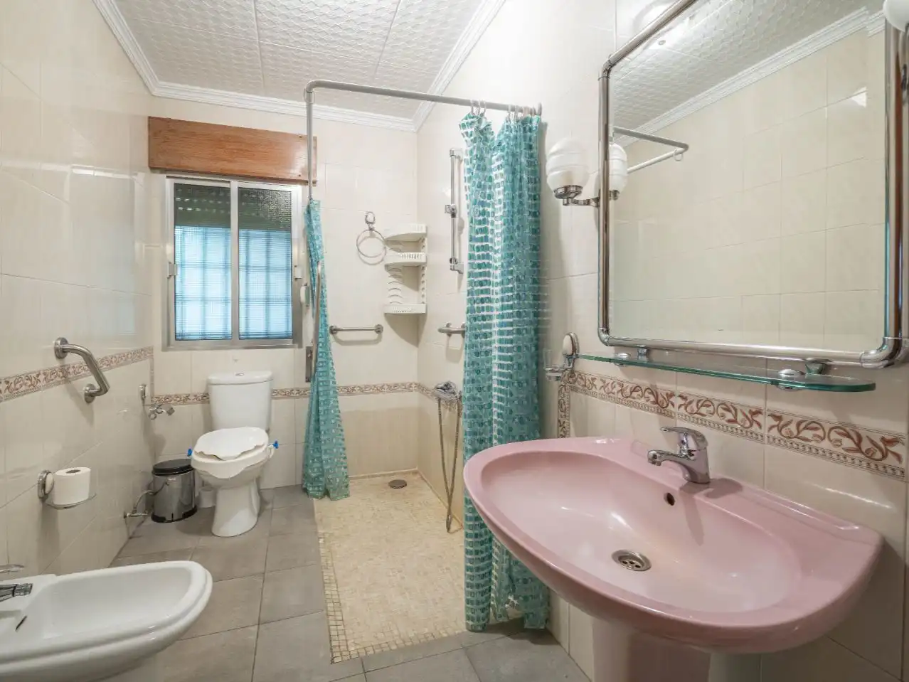 Casa o chalet en venta en Calle Maestro Don Pedro Fernández, 24, Huétor Vega Baño de Casa o chalet en venta en Huétor Vega con Aire acondicionado y Terraza