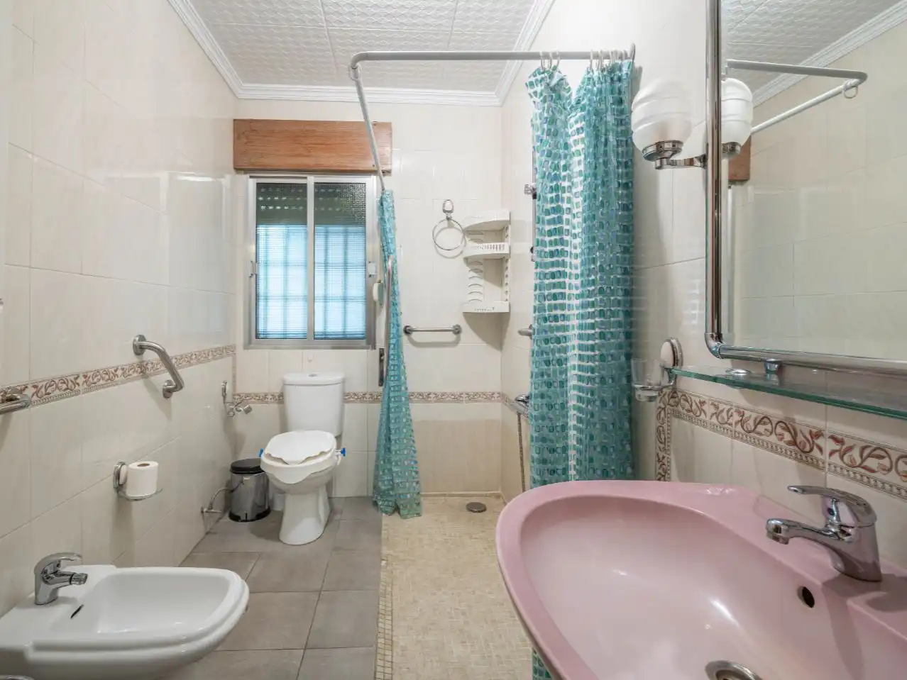 Casa o chalet en venta en Calle Maestro Don Pedro Fernández, 24, Huétor Vega Baño de Casa o chalet en venta en Huétor Vega con Aire acondicionado y Terraza