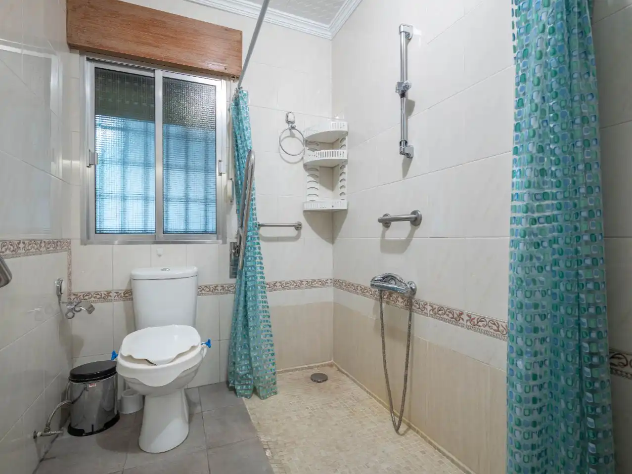 Casa o chalet en venta en Calle Maestro Don Pedro Fernández, 24, Huétor Vega Baño de Casa o chalet en venta en Huétor Vega con Aire acondicionado y Terraza