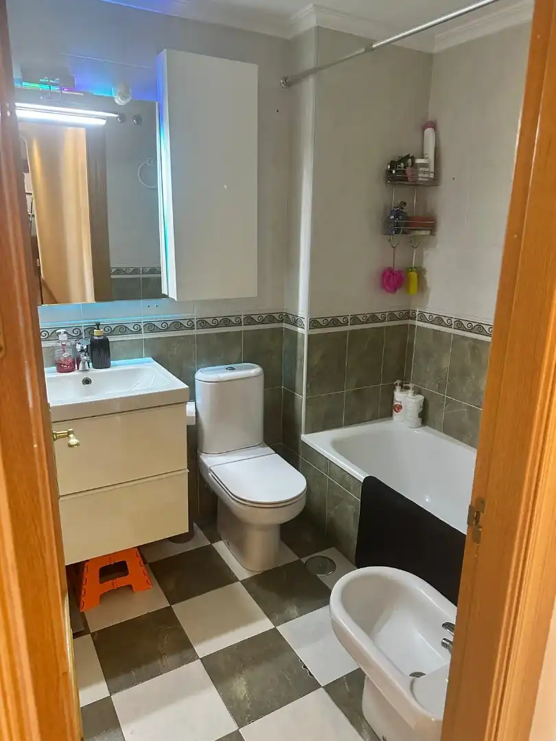 Baño de Piso de alquiler en  Albacete Capital con Aire acondicionado