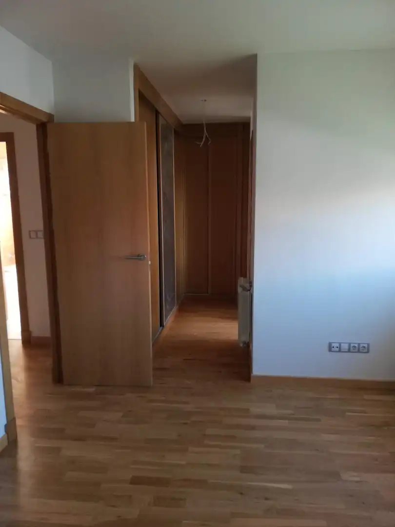 Casa o chalet en venta en Calle Dámaso Alonso, 22, Los Hueros Casa o chalet en venta en Villalbilla con Calefacción, Jardín privado y Parquet