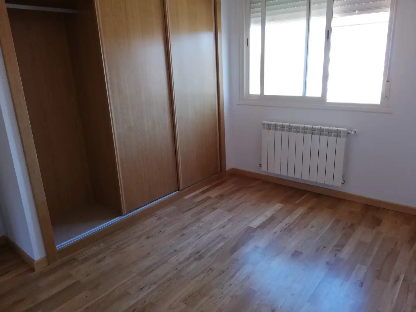Casa o chalet en venta en Calle Dámaso Alonso, 22, Los Hueros Habitación de Casa o chalet en venta en Villalbilla con Calefacción, Jardín privado y Parquet