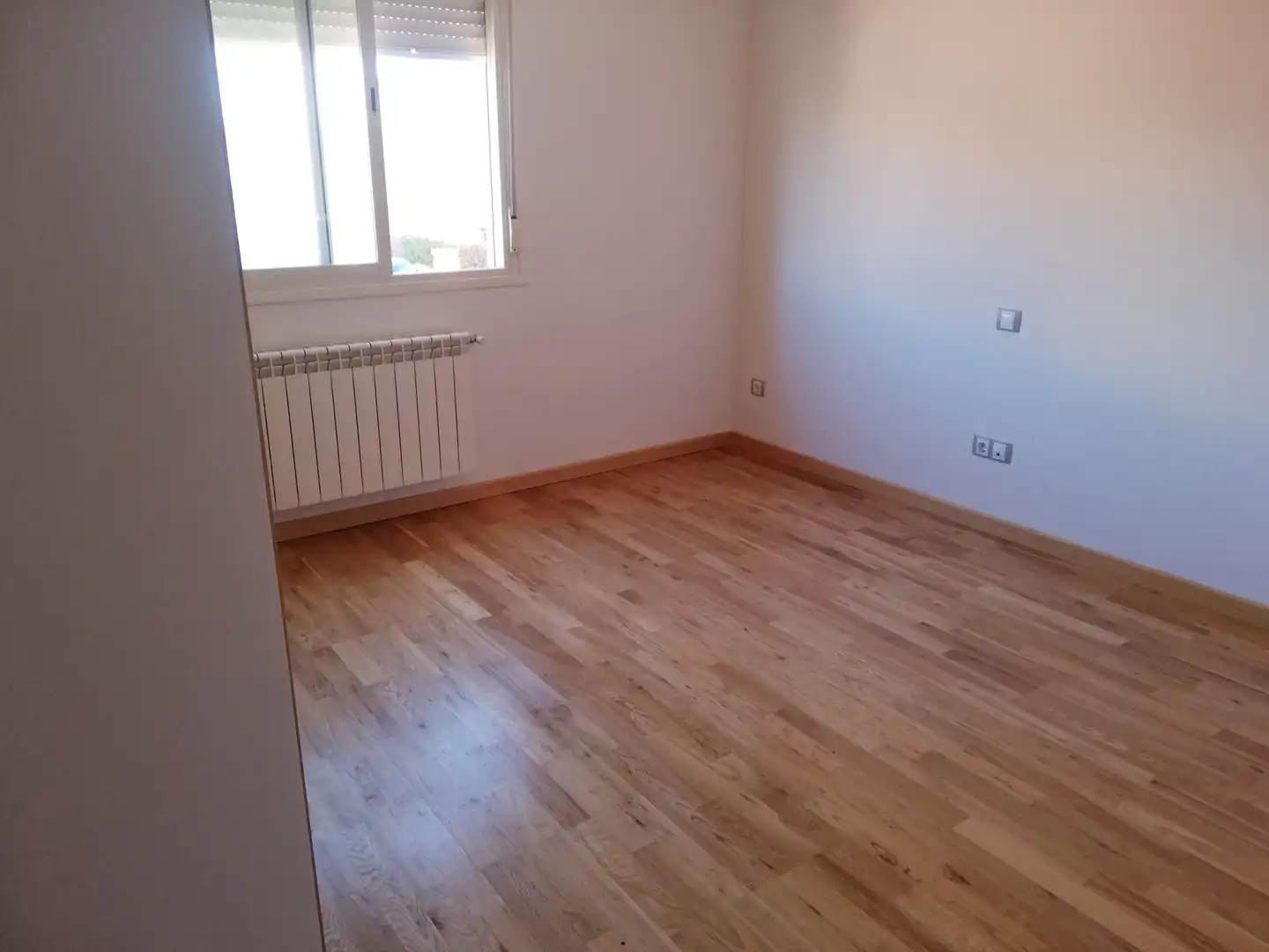 Casa o chalet en venta en Calle Dámaso Alonso, 22, Los Hueros Habitación de Casa o chalet en venta en Villalbilla con Calefacción, Jardín privado y Parquet