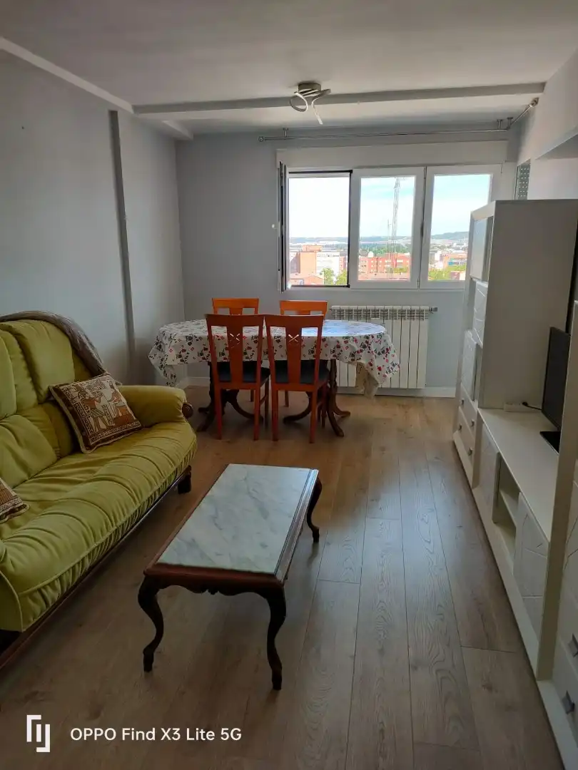 Sala d'estar de Pis en venda en Valladolid amb Parquet, Moblat i Forn