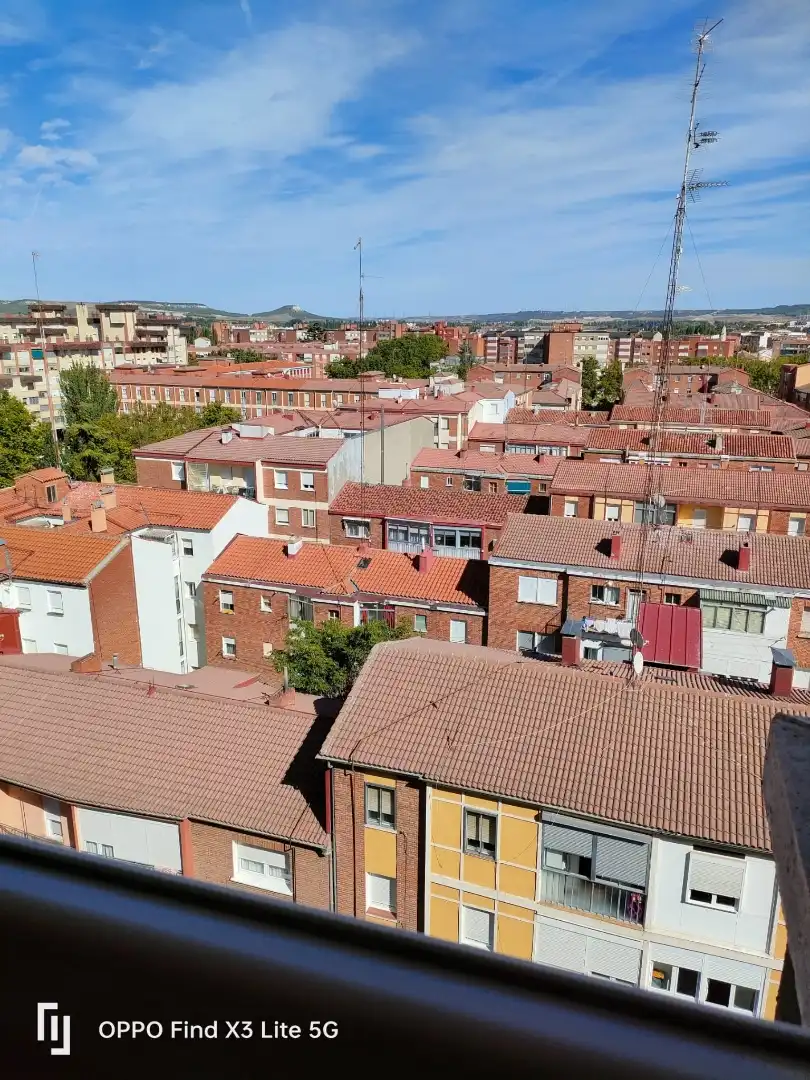 Vista exterior de Pis en venda en Valladolid amb Parquet, Moblat i Forn