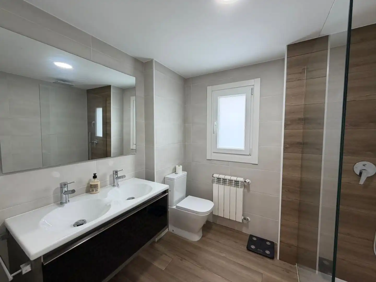 Bathroom of Flat for sale in Ourense Capital   with Heating, Private garden and Storage room