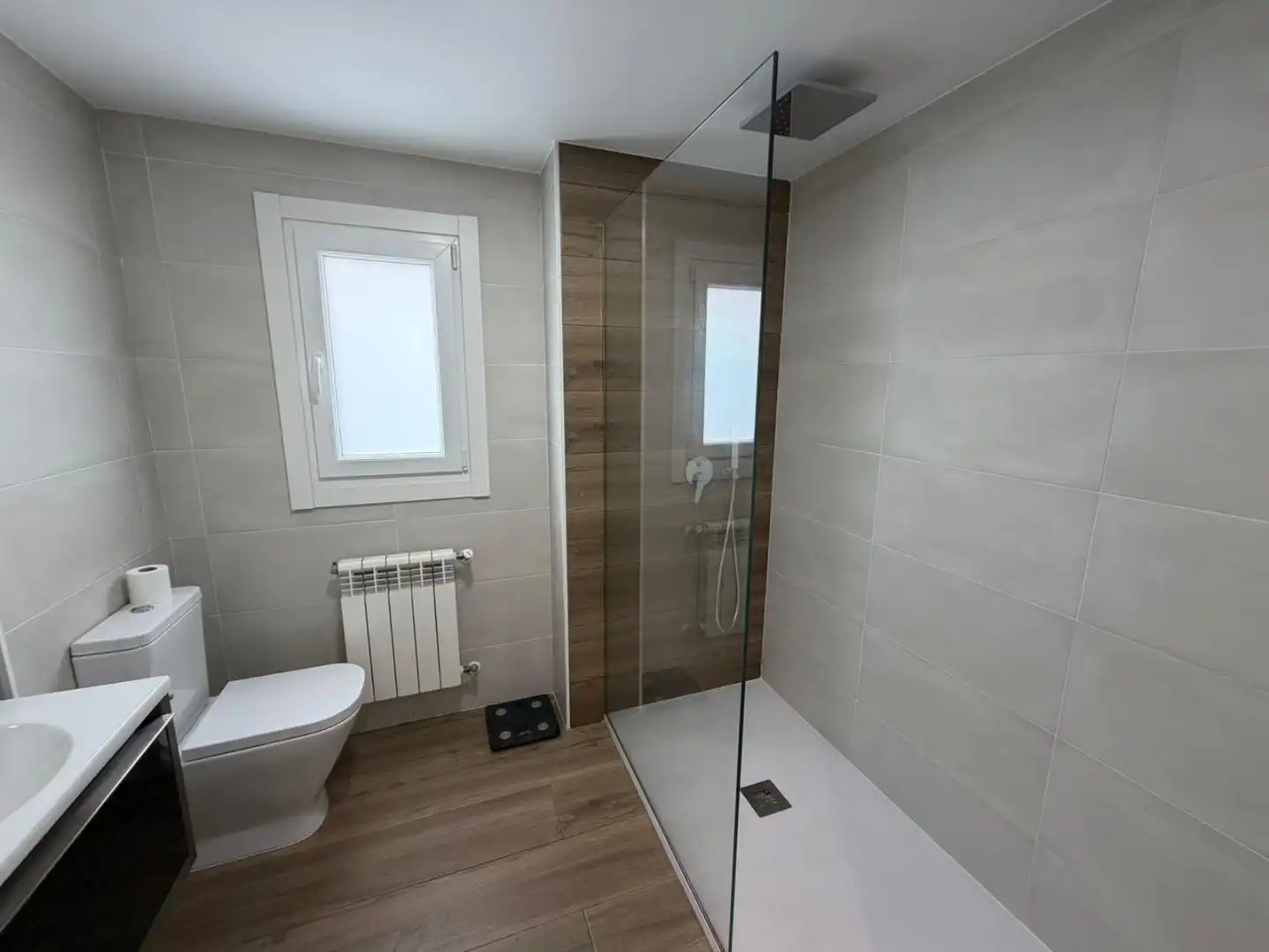 Bathroom of Flat for sale in Ourense Capital   with Heating, Private garden and Storage room