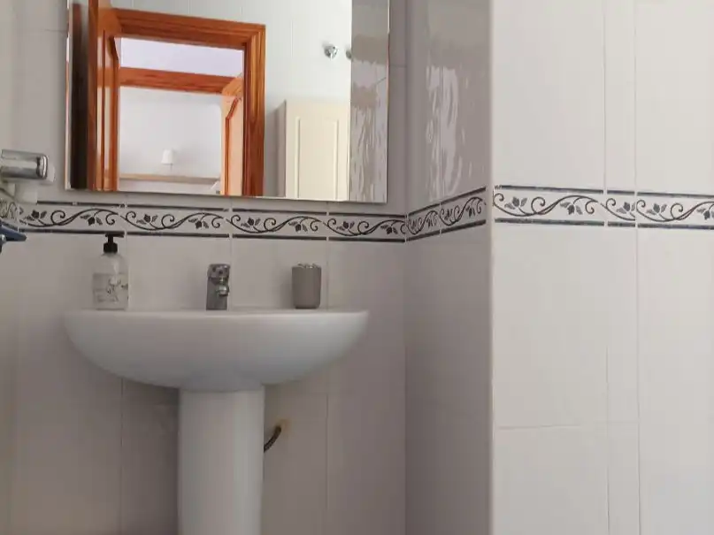 Pis de lloguer a Calle Yucas, 6, Torreblanca del Sol Bany de Pis de lloguer en Fuengirola amb Aire condicionat, Calefacció i Terrassa