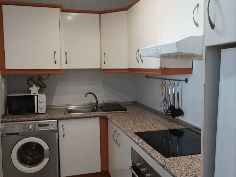Pis de lloguer a Calle Yucas, 6, Torreblanca del Sol Cuina de Pis de lloguer en Fuengirola amb Aire condicionat, Calefacció i Terrassa