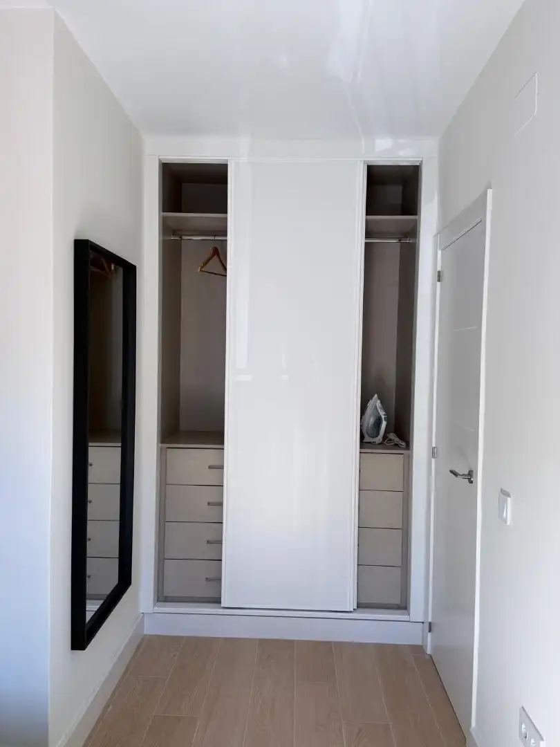 Piso de alquiler en Calle Esmeralda, 1, Nueva Atalaya Habitación de Piso de alquiler en Estepona con Aire acondicionado, Calefacción y Parquet