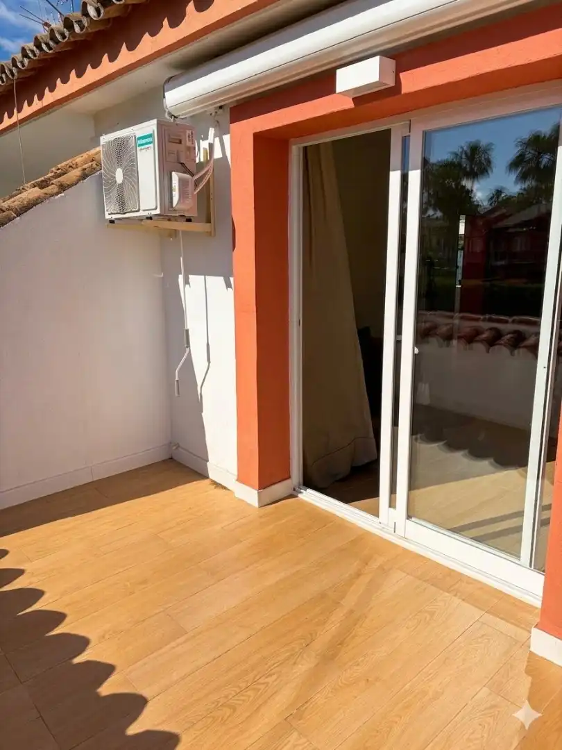 Piso de alquiler en Calle Esmeralda, 1, Nueva Atalaya Terraza de Piso de alquiler en Estepona con Aire acondicionado, Calefacción y Parquet