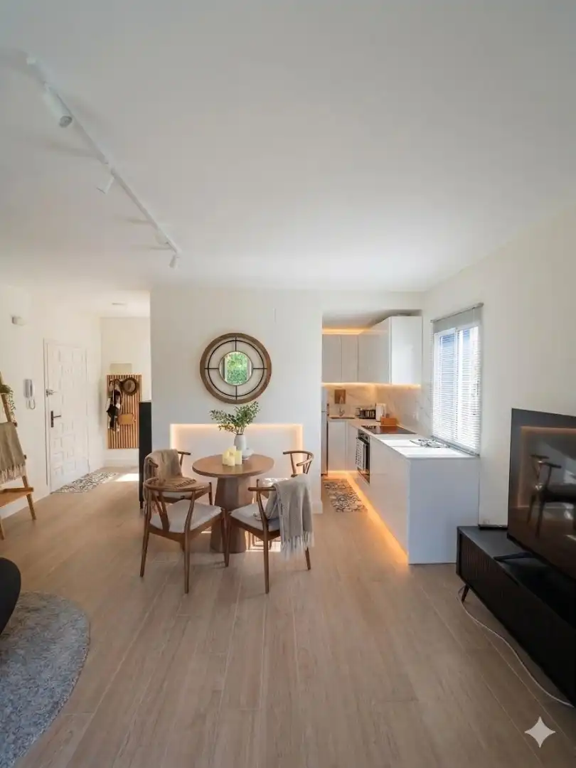 Piso de alquiler en Calle Esmeralda, 1, Nueva Atalaya Comedor de Piso de alquiler en Estepona con Aire acondicionado, Calefacción y Parquet