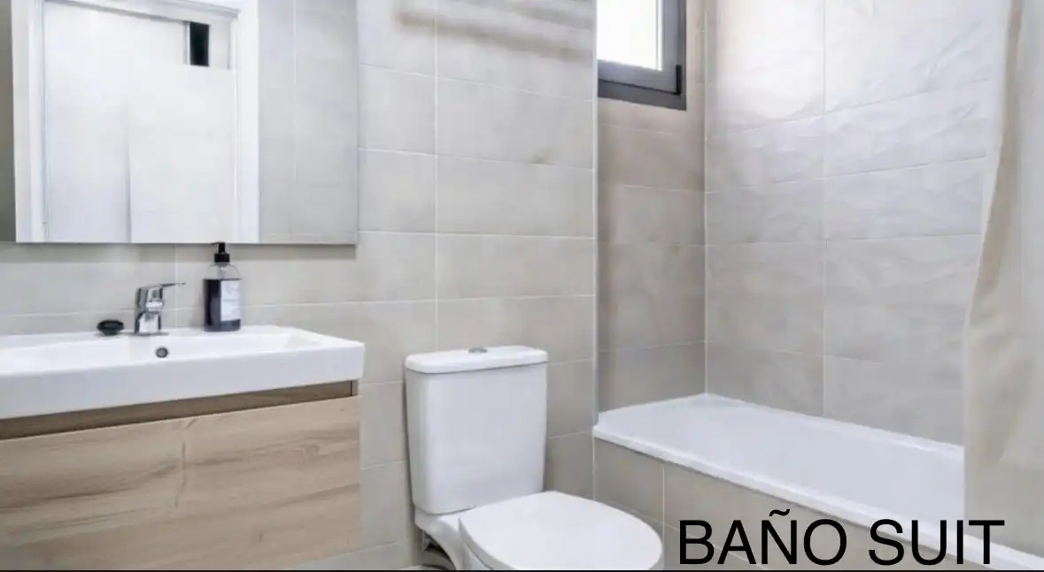 Bathroom of Flat for sale in Madrid