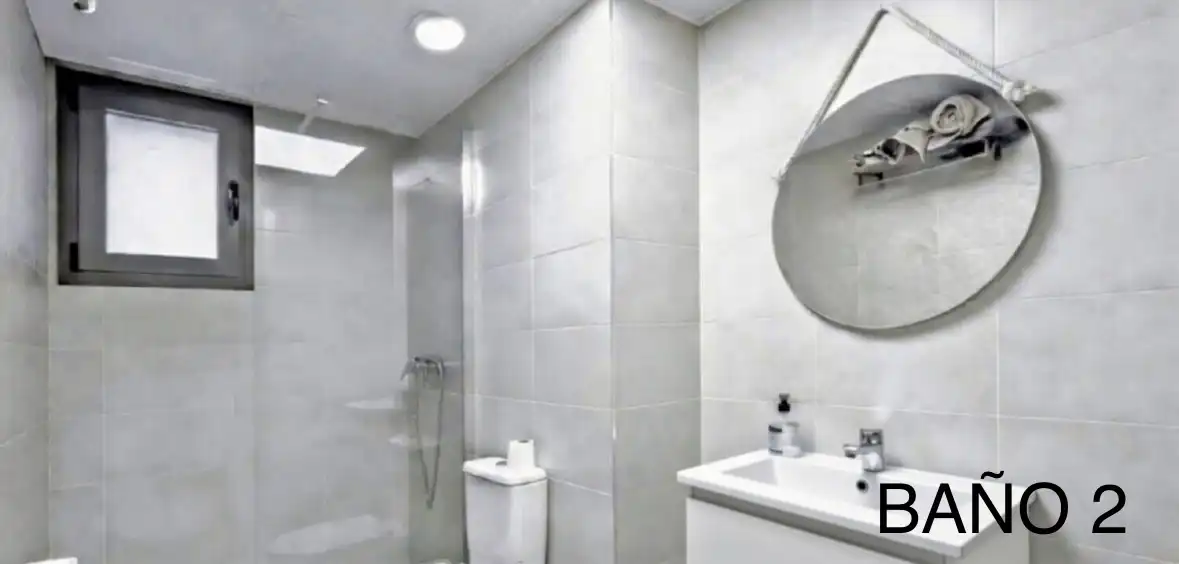 Bathroom of Flat for sale in Madrid