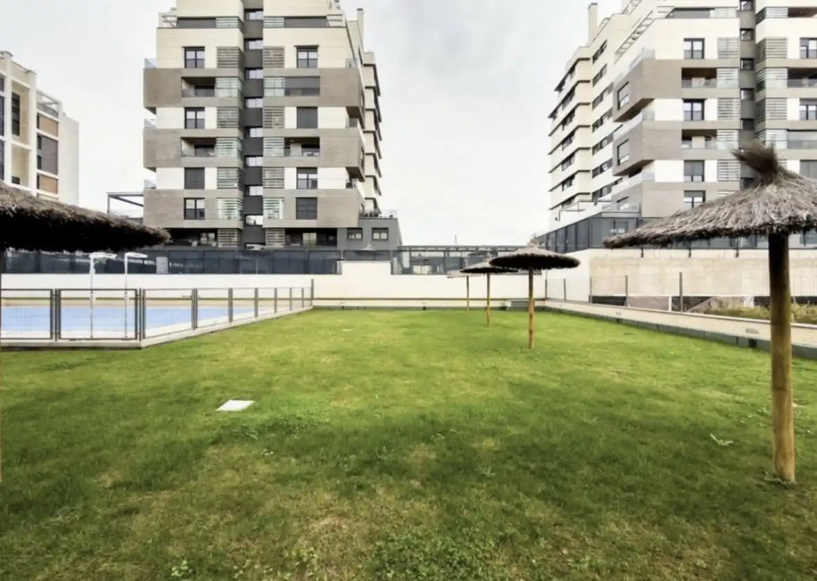 Swimming pool of Flat for sale in Madrid