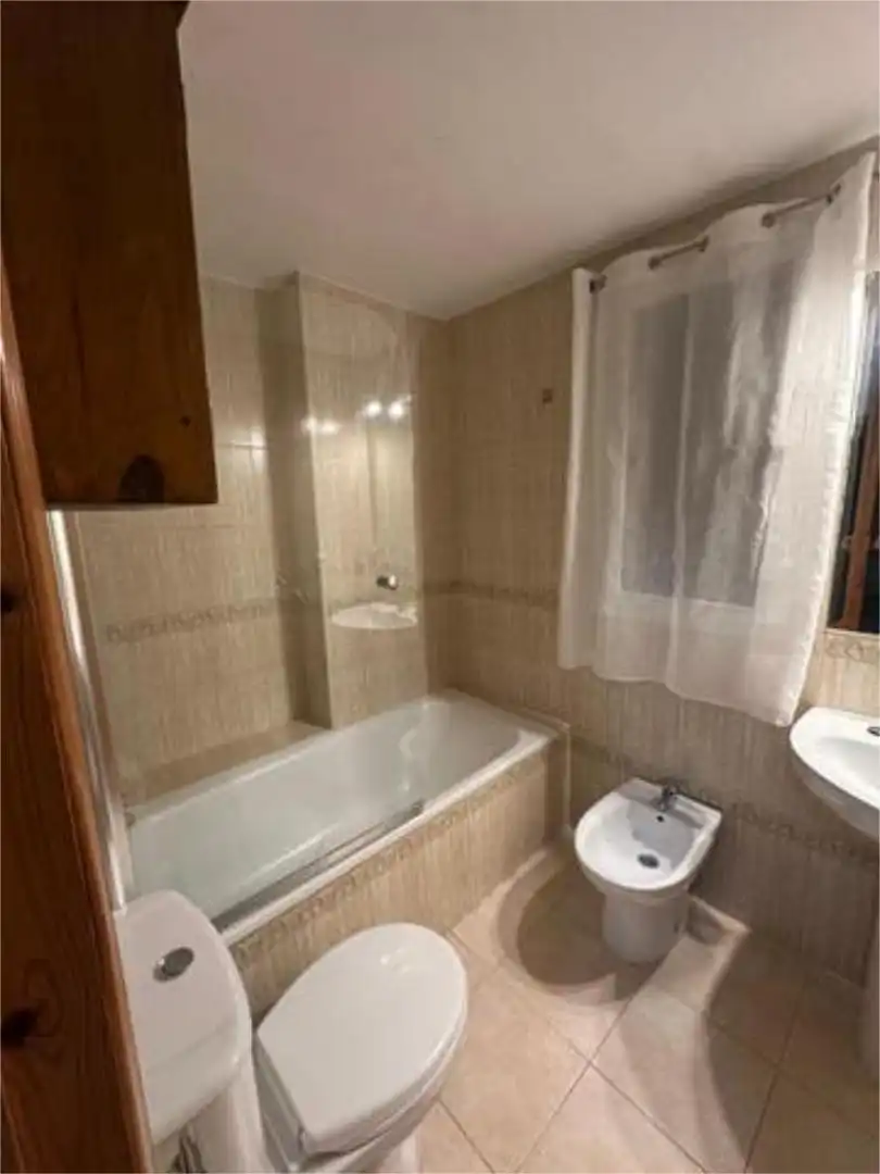 Badezimmer von Wohnungen zur Miete in Chiclana de la Frontera mit Privatgarten, Terrasse und Schwimmbad