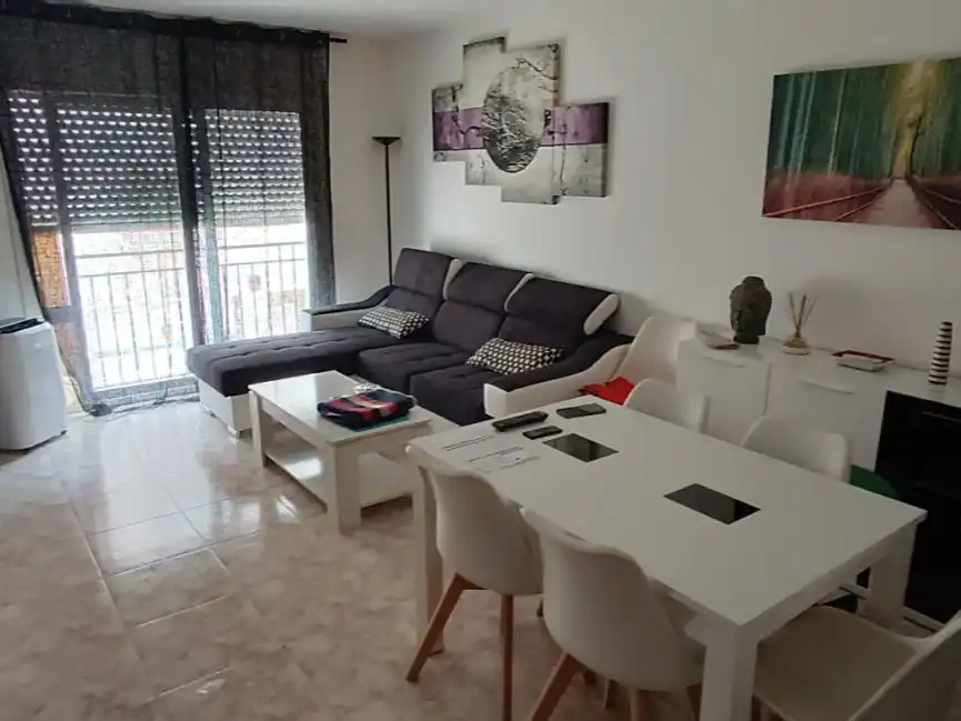Casa adosada en venta en Carrer Calaf, 21, Roda de Berà Sala de estar de Casa adosada en venta en Roda de Berà con Balcón