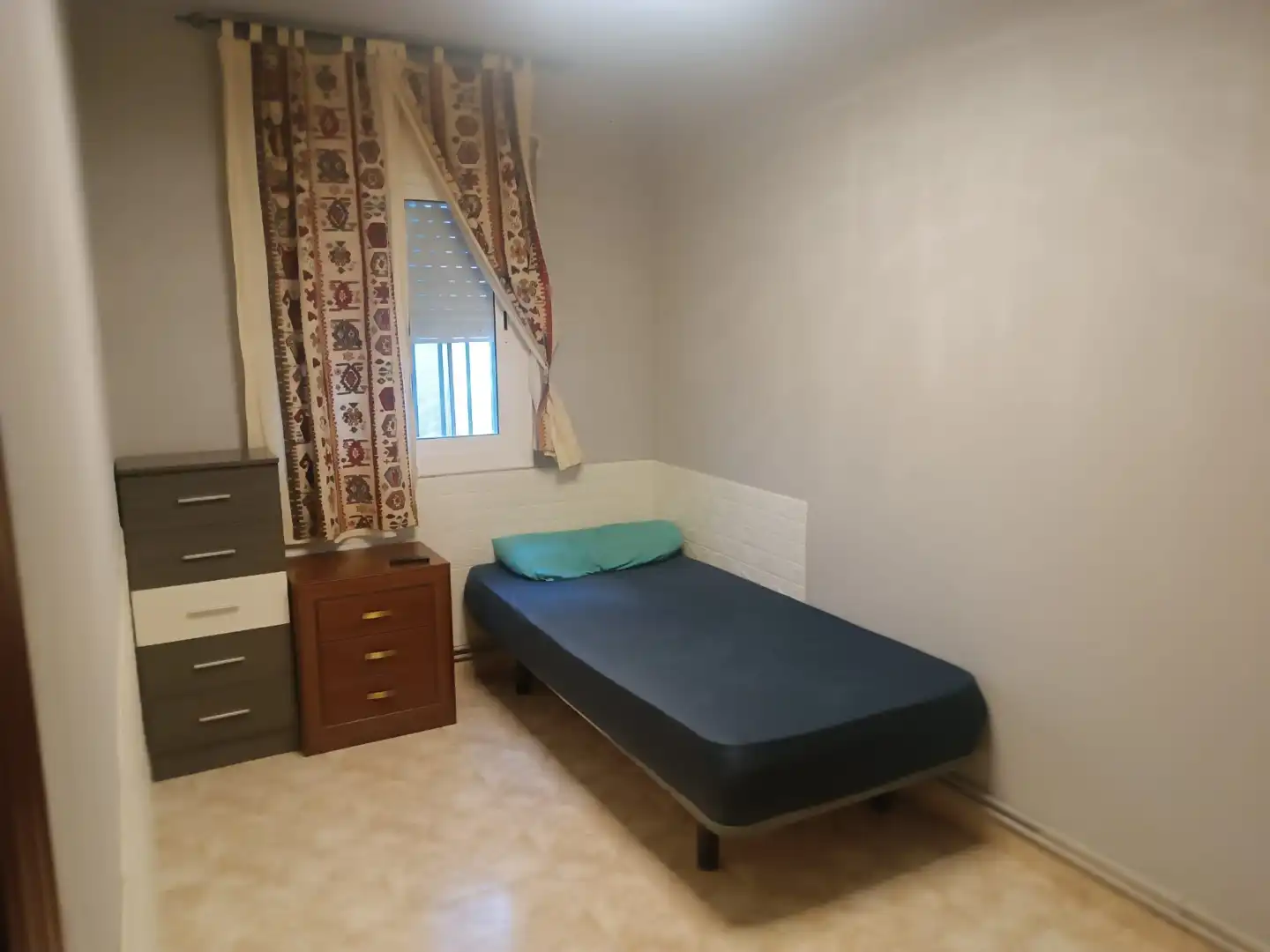 Casa adosada en venta en Carrer Calaf, 21, Roda de Berà Habitación de Casa adosada en venta en Roda de Berà con Balcón