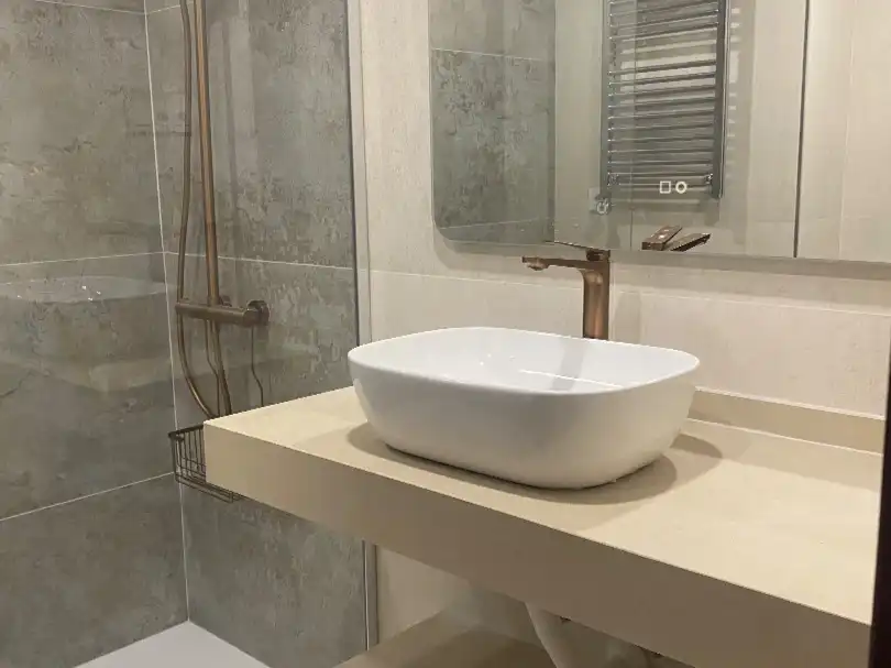 Badezimmer von Wohnung zur Miete in Gijón 